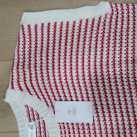 NWT Sleeveless Sweater Crewneck Red & White Size XL Baggy Oversized - Picture 7 of 16